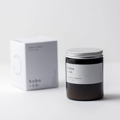 hobo + co. 英國香氛大豆蠟燭 - 橡木+煙草 / Oakwood + Tobacco (預購)